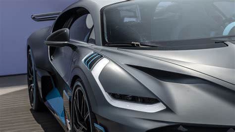 BUGATTI Divo Specs & Photos - 2018, 2019, 2020, 2021, 2022, 2023, 2024 ...