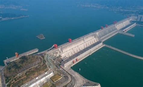 Three Gorges Dam on high alert after worst floods in 70 years in China - More than 400 million ...