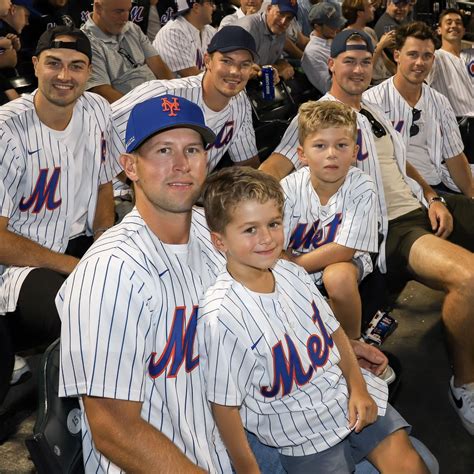 New York Islanders on Twitter: "Thanks for a fun night, @Mets! ⚾️ https ...