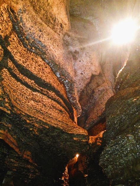 Exploring Bonnechere Caves - Au-delà du paysage