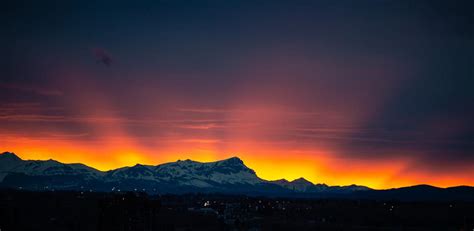 The sunset in Calgary tonight was... something else. : r/Calgary