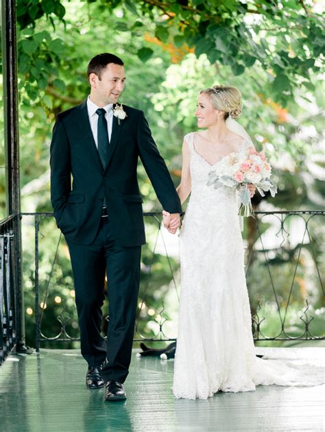 A intimate wedding at Ernest Hemingway House, Key West | Florida Keys ...