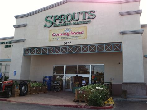 Hayden's Business Blog: Sprouts Farmers Market in Fresno is Now Open!