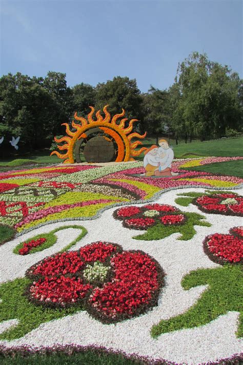 "Ukraine single"Flower-show 2014, Kyiv, Ukraine | Garden art crafts ...