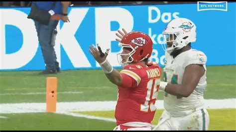 Patrick Mahomes called 'crybaby' by NFL fans after 'complaining to ...