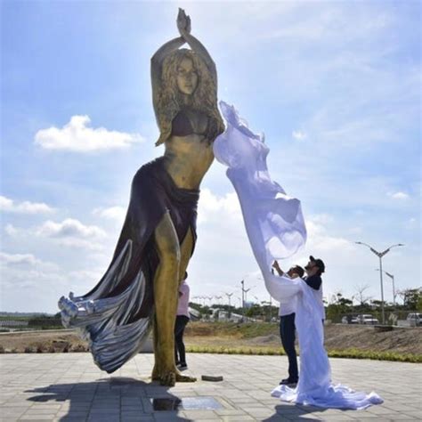 Barranquilla rinde tributo a Shakira con una estatua de la cantante en el Gran Malecón