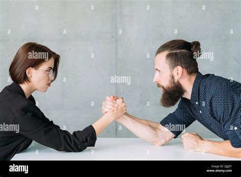 business man woman arm wrestling competition Stock Photo - Alamy