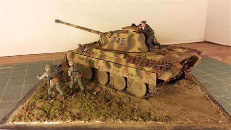 Tamiya German Ausf D Panther Tank. Scale 1/35 Diorama by Dennis LaPlante | Dioramas, Esqueleto