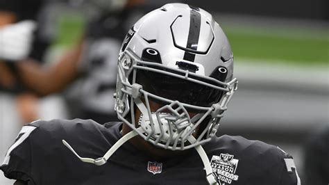 Raiders' Trent Brown rocks custom helmet with raised fist in pregame | RSN