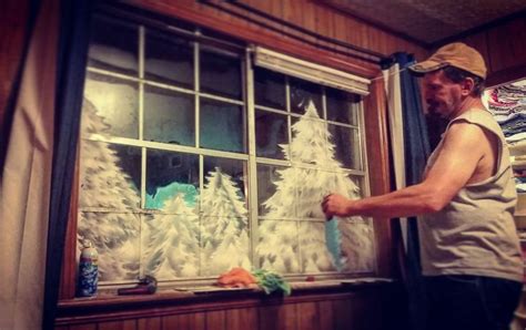 Spray snow window decoration | Christmas window painting, Christmas ...