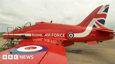 Red Arrows of RAF Scampton set for 'biggest' American tour - BBC News