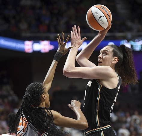 UConn great Breanna Stewart helps push New York over CT Sun