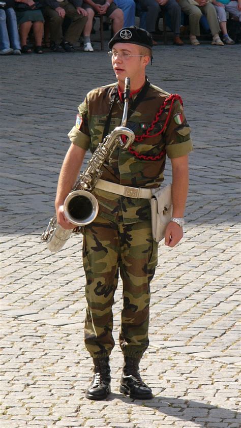 File:Italia military music saxophone.jpg - Wikimedia Commons