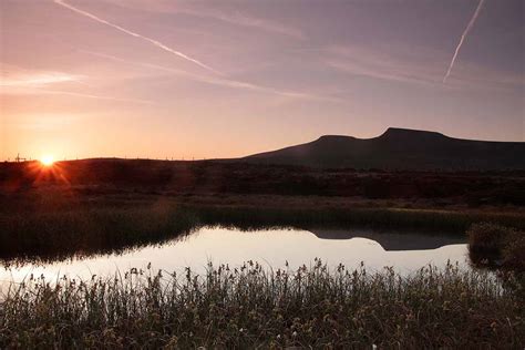 Image - Sunrise over Pen y Fan (Brecon Beacons) - Threesixteen