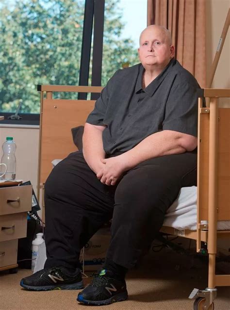 World's fattest man begs NHS to save his life with £100k weight loss ...