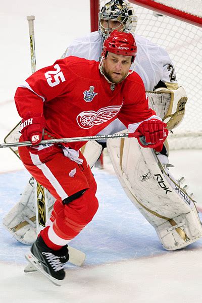 Ex-Detroit Red Wings enforcer Darren McCarty gets protection order