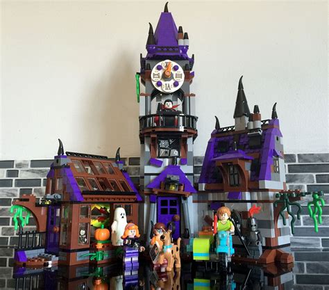 New Scooby Doo Mystery Mansion Lego set is full of spooky secrets Lego Scooby Doo, Scooby Doo ...