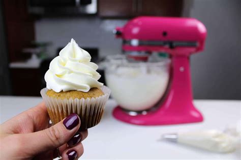 The Best American Buttercream Recipe: Ready in 5 minutes - Chelsweets