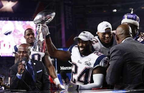 Patriots Super Bowl champion Darrelle Revis takes his island to the Pro Football Hall of Fame ...