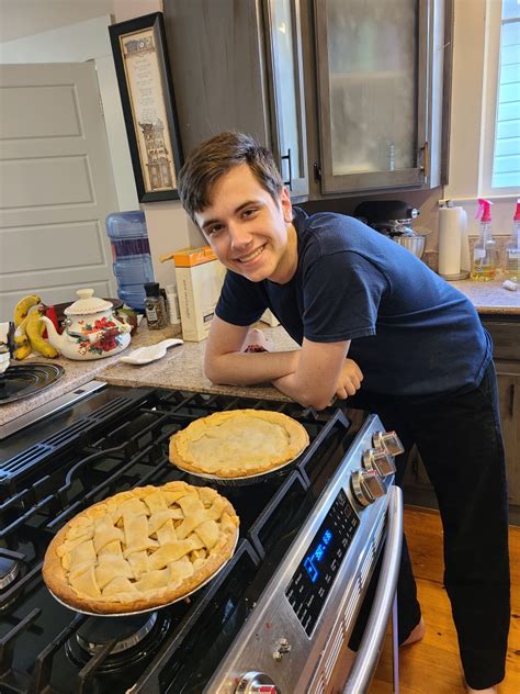 I learned to bake an apple pie today! : r/Baking