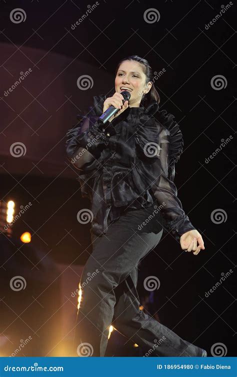 Elisa during the concert editorial image. Image of sing - 186954980