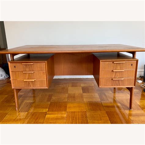 Vintage Mid Century Modern Desk - AptDeco