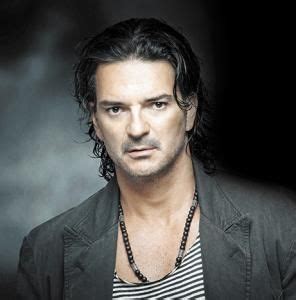 Ricardo Arjona lyrics with translations