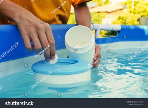 Hand Holding White Chlorine Tablets Over Foto Stok 2005387814 | Shutterstock