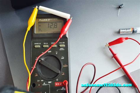 How to Make a Capacitor - Electronics Experiment | Science with Kids.com