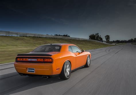 2014 Dodge Challenger R/T Shaker Brings Back the Hemi Shaker Hood ...