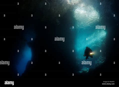 Diver silhouette hi-res stock photography and images - Alamy