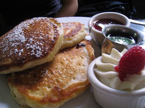 Best DC brunch spots for eggs, pancakes and mimosas