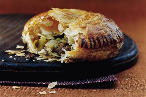 puff pastry meat pie