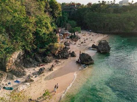 Pantai Padang Padang, Si Kecil yang Menggoda di Pulau Dewata