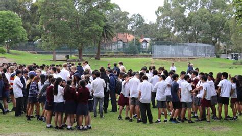 Fort Street High School stands in silence for lives lost in Florida shooting | Daily Telegraph