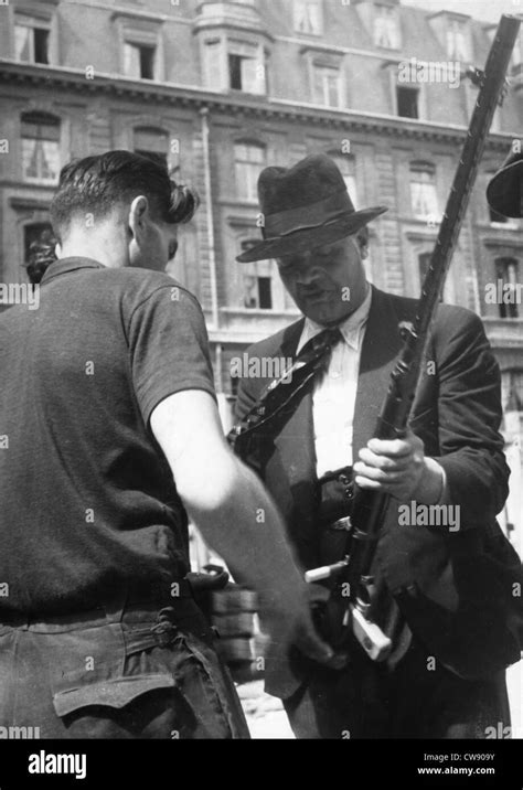 Fighters F.F.I. during Resistance uprising in Paris (August 1944 Stock ...