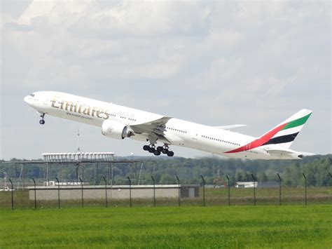 aero-wing: A6-ECS_B777-31HER_EMIRATES_ZRH