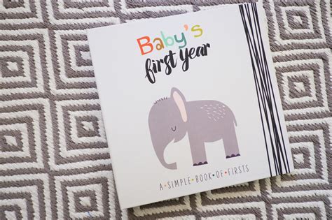 Domestic Fashionista: Baby's First Year: A Baby Book