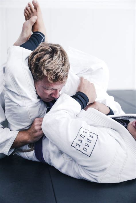 jiu jitsu Triangle choke | Bjj jiu jitsu, Jiu jitsu training, Jiu jitsu ...