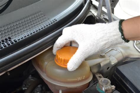 How to Check a Vehicle's Coolant/Antifreeze - dummies