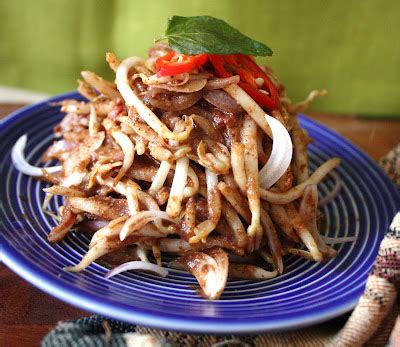 Cherry on a Cake: A MALAY BEAN SPROUT SALAD - KERABU TAUGEH