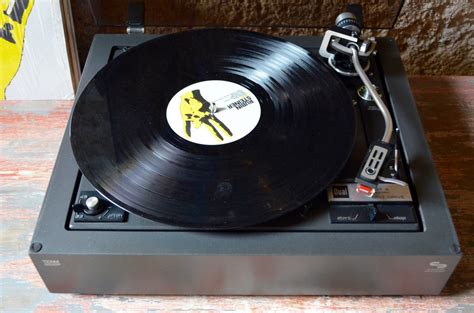 Platine vinyle Dual 481-A | L'atelier Belle Lurette, rénovation de meubles vintage