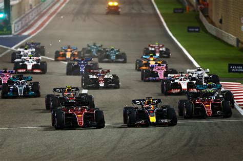 Sainz diz que "incomodar Verstappen" é meta na F1 2023 - Notícia de ...