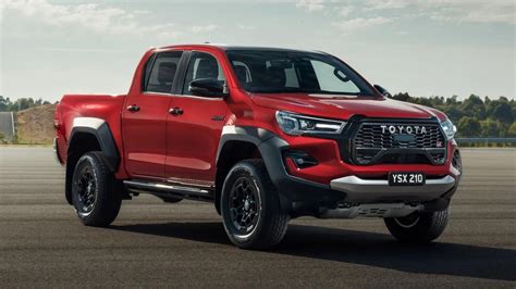 Toyota Hilux GR Sport 2024 dòng bán tải Hiệu suất cao vừa có giá bán