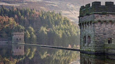 Derwent Reservoir, Derbyshire, England (© R A Kearton/Getty Images ...