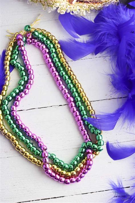 Simple Mardi Gras Craft for Toddlers to Make for Your Party at Home