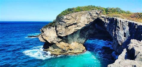 Cueva del Indio Beach, Arecibo, Puerto Rico | BoricuaOnline.com