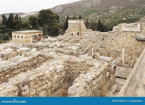 The Palace of Knossos Minotaur or Labyrinth Editorial Stock Photo - Image of charging, labyrinth ...