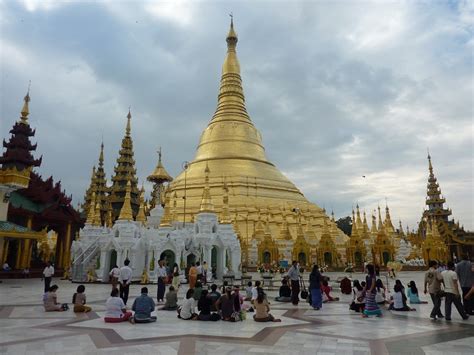 Shwezigon Pagoda Historical Facts and Pictures | The History Hub