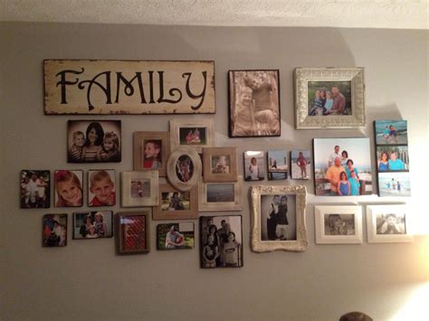 30+ Wall Of Family Photos – DECOOMO